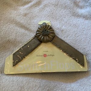 BRAND NEW in PACKAGE: “Rowan” style Small SwitchFlops by Lindsay Phillips.